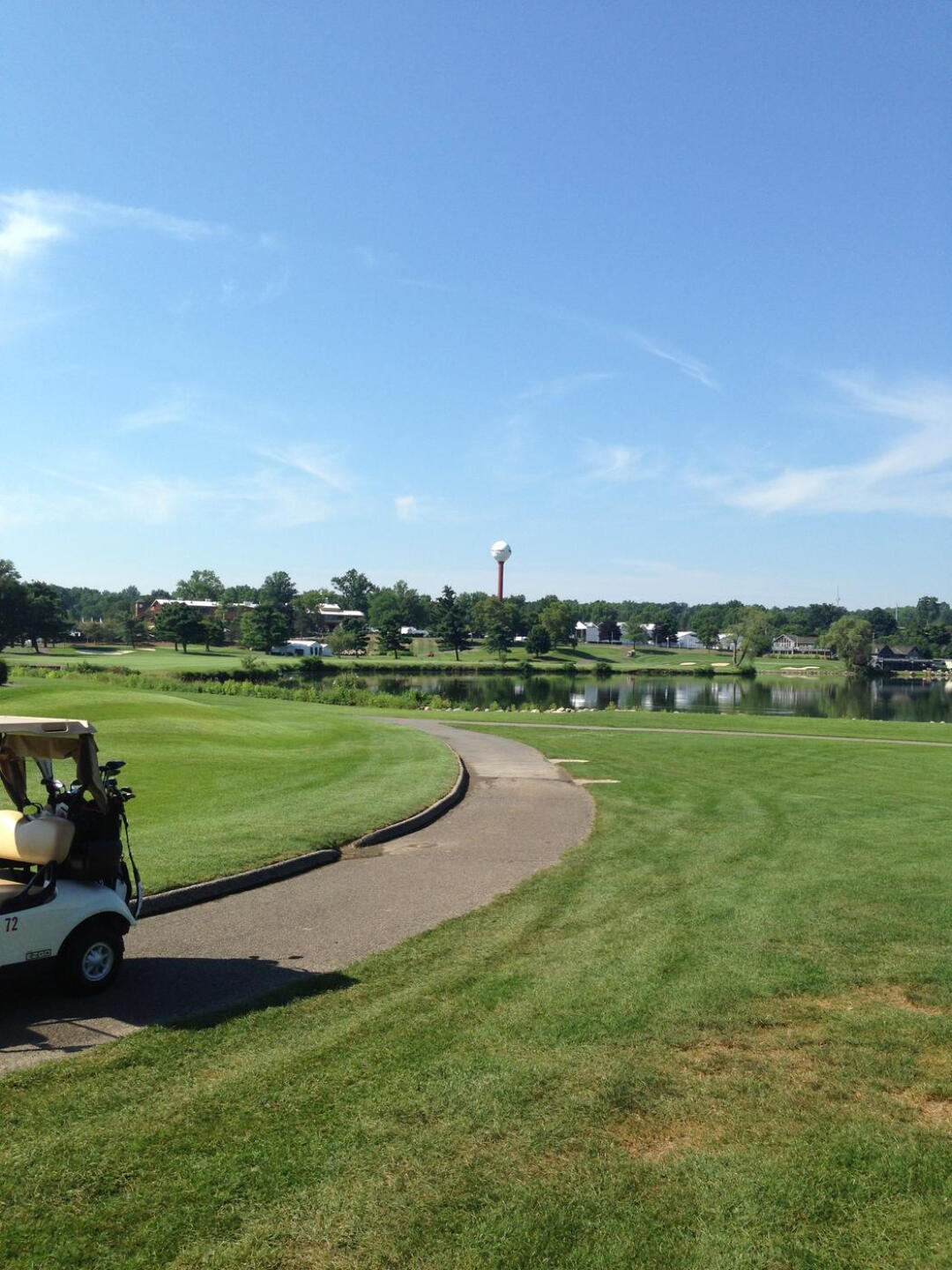 Lots of water near the turn (Photo submitted by bbbprogolfer on 08/03/2017)