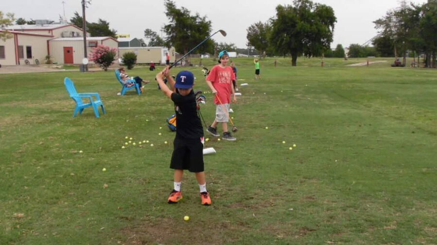 Hartlines Golf Center & Driving Range: Practice area