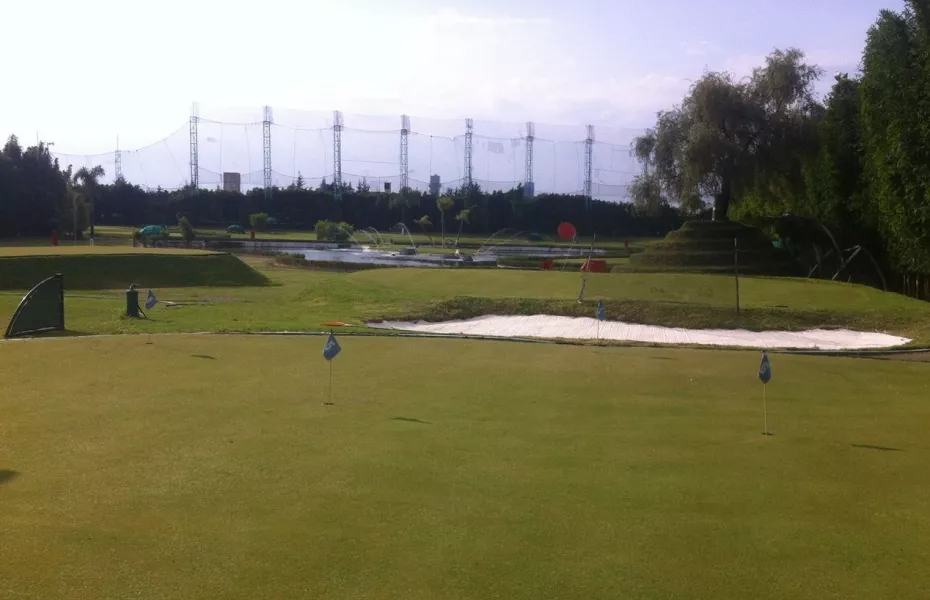 The Lake Golf Range: Putting green
