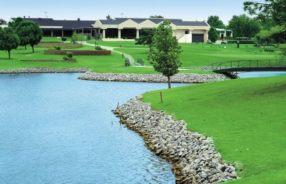 Greens CC: Clubhouse