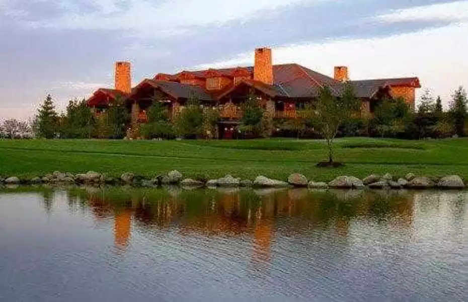 Wilderness Ridge GC: clubhouse (lodge)