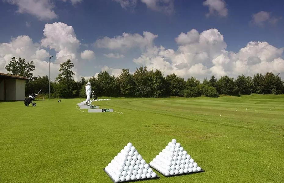 Gut Laerchenhof GC: driving range
