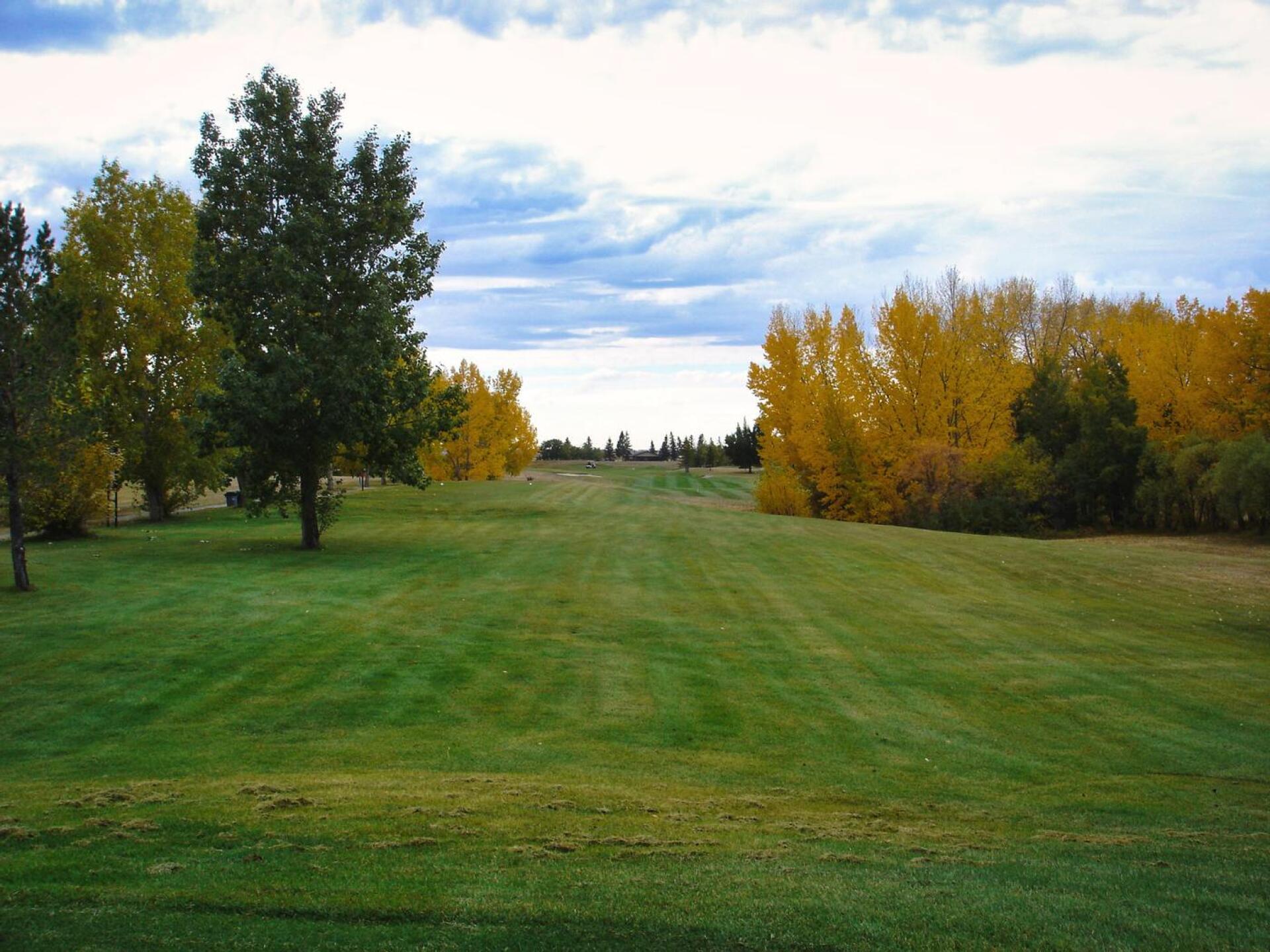 Irma Golf Club, Hole 7, Par 4, 368 yds (Photo submitted by DYakimec on 10/01/2022)