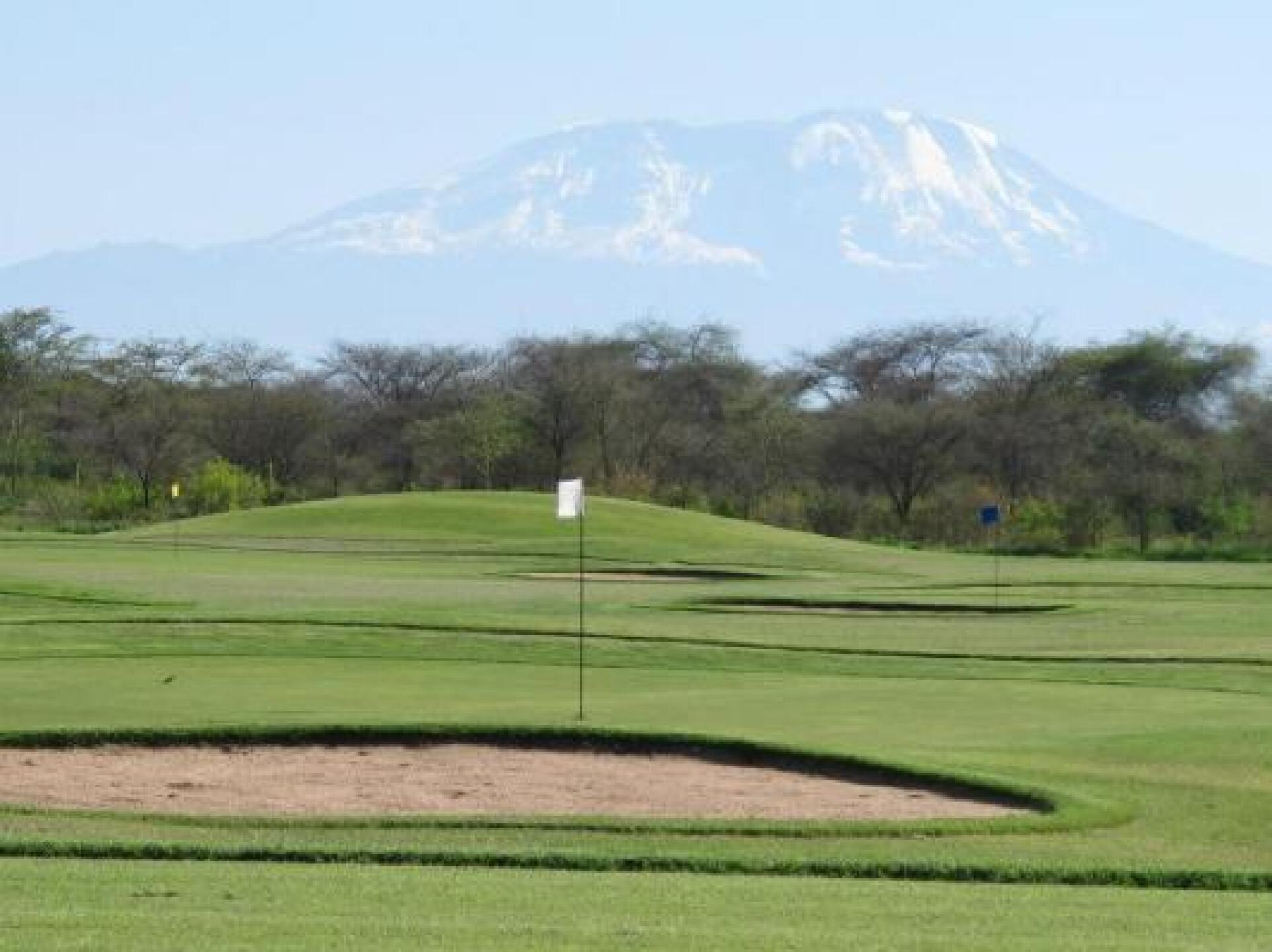 driving range with kilimanjaro in the back (Photo submitted by willem77 on 12/30/2014)