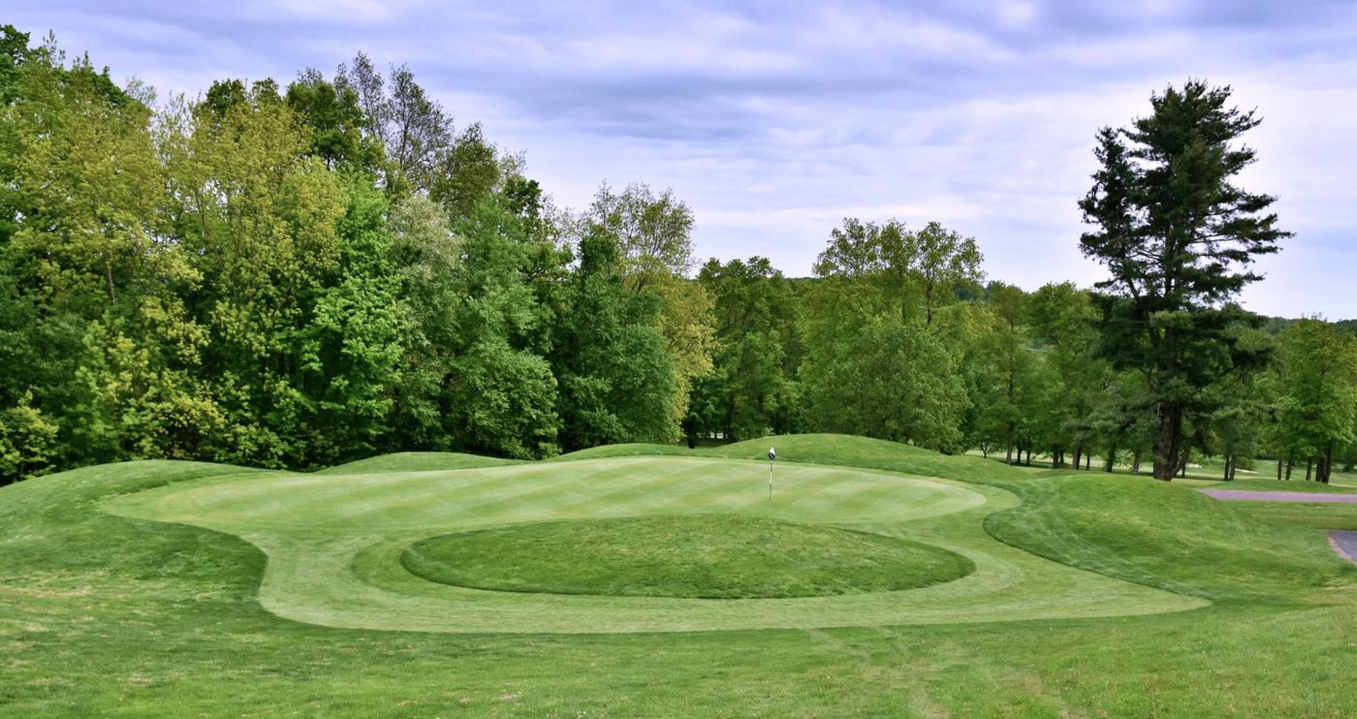 Thirteen: One of several outstanding par-3s here, stretching up to 217 yards, downhill. (Photo submitted by AptlyLinked on 05/18/2025)