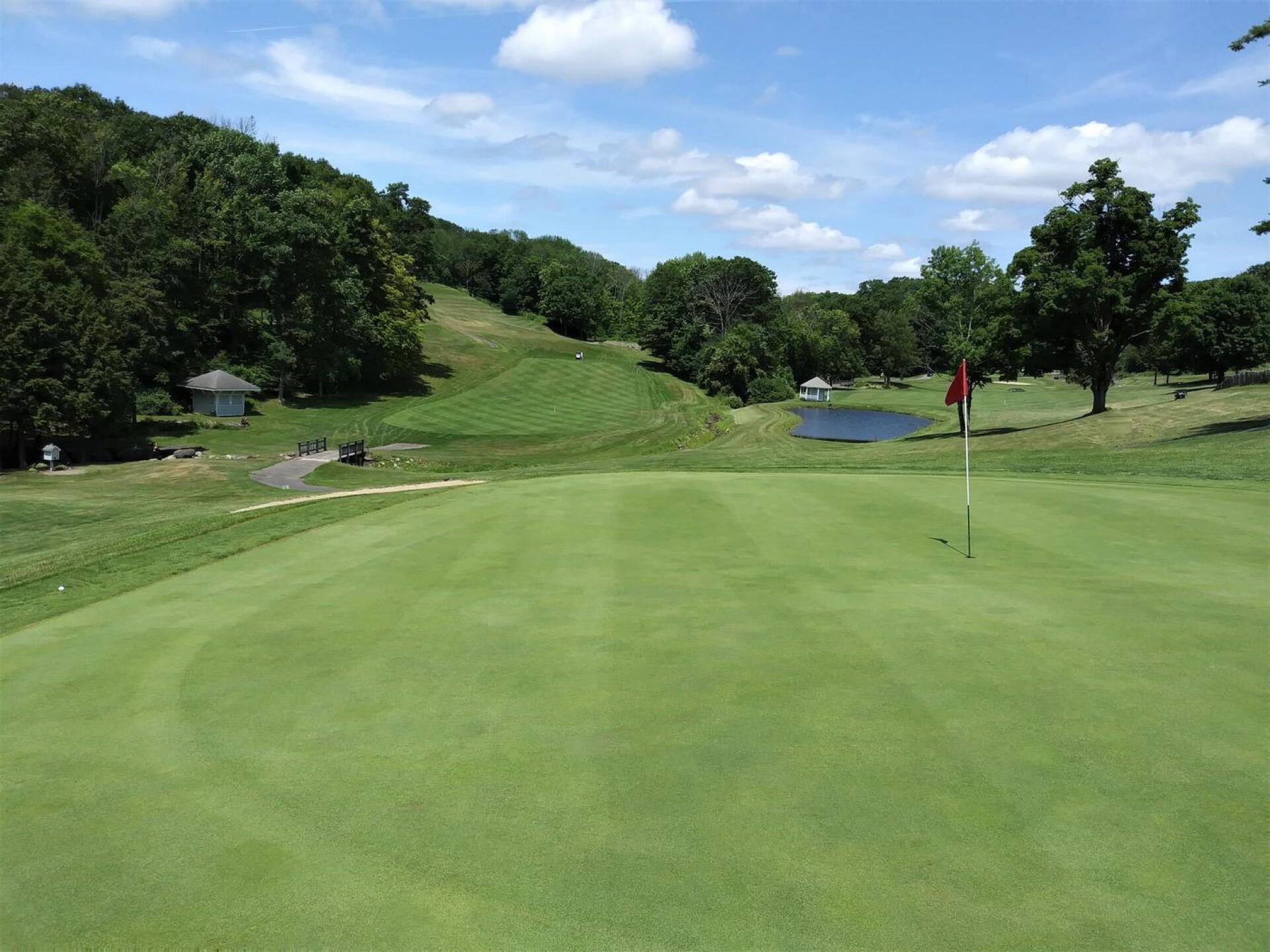 Trouble on both sides of the seventh’s narrow fairway—seen below left—makes this 385 yard four-par the course’s toughest hole. (Photo submitted by AptlyLinked on 07/18/2020)