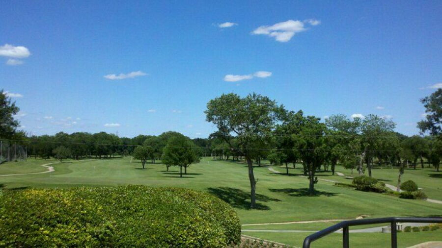 Diamond Oaks CC: clubhouse terrace