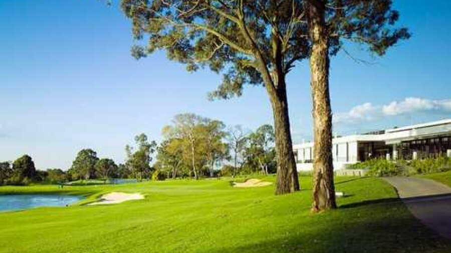 Houghton GC: #18 & Clubhouse