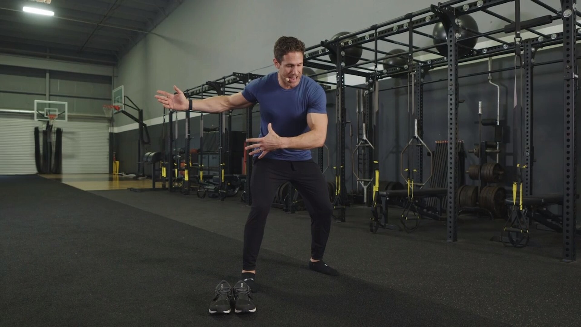 Tip 18 - Single Leg RDL: Increase mobility in your hamstrings to loosen the lower back