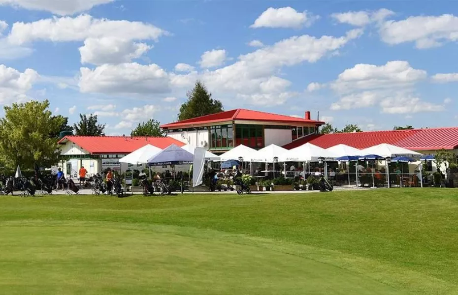 Muenchen-Brunnthal Golf Range: Clubhouse