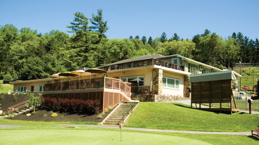 Galen Hall GC: Clubhouse
