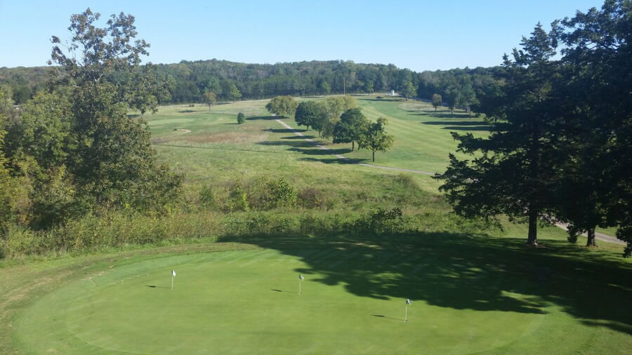 Pomme De Terre's Shadow Lake GC: Puttin green
