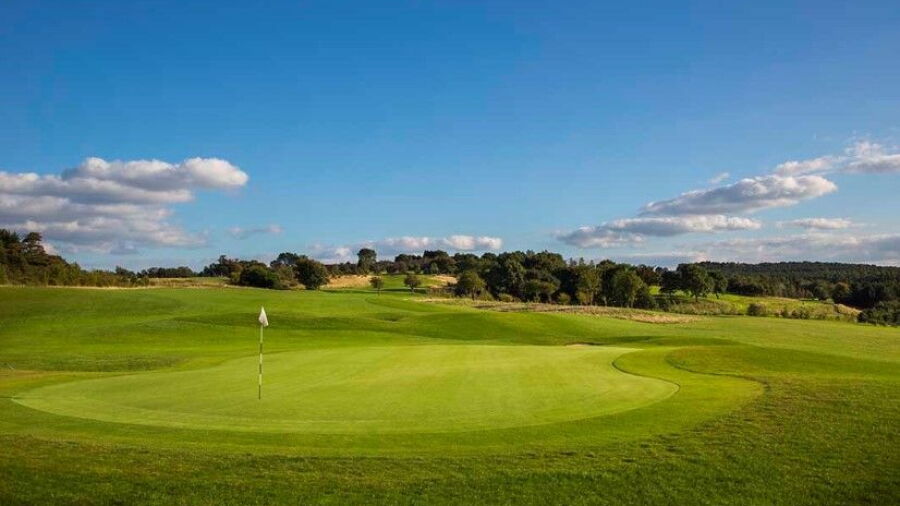 Silkstone GC: 1st green