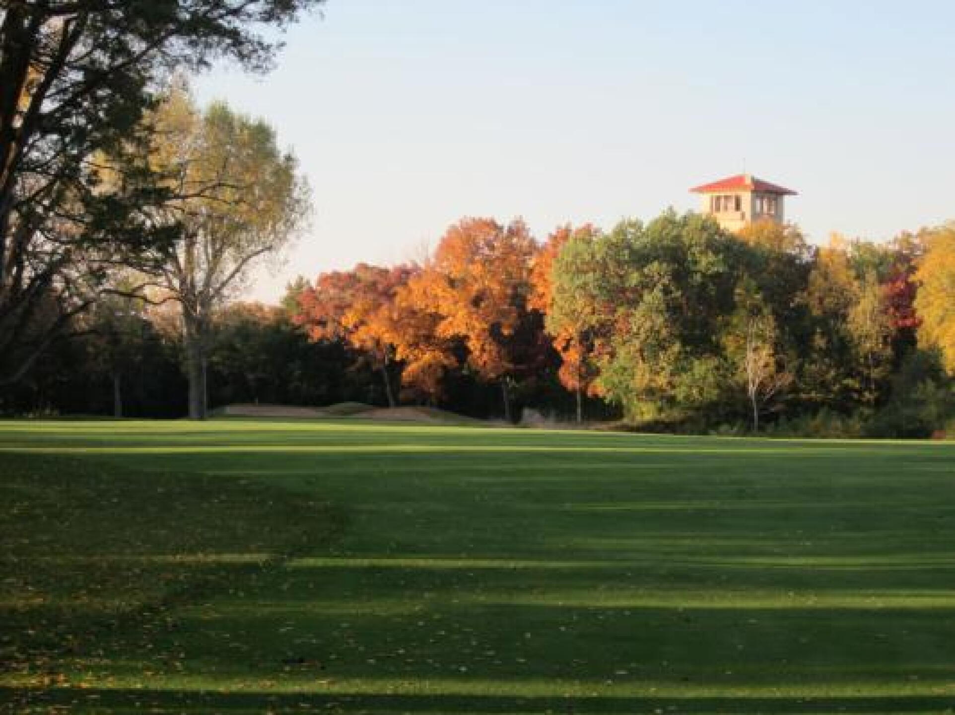 The par four second hole (Photo submitted by u000006909652 on 04/07/2013)