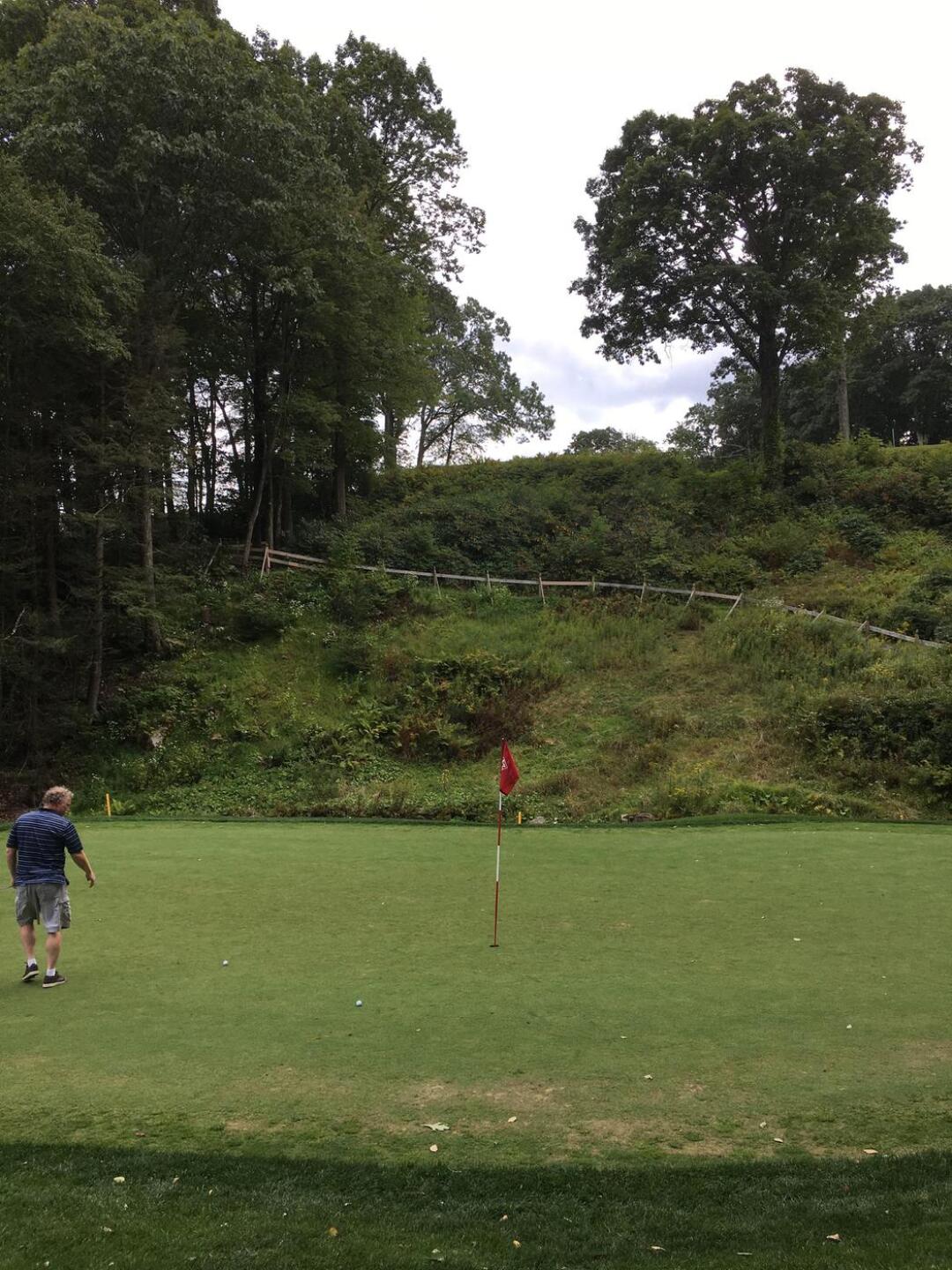 Crazy Hole #7, 77 yard par3 (Photo submitted by Lendisa on 09/10/2017)