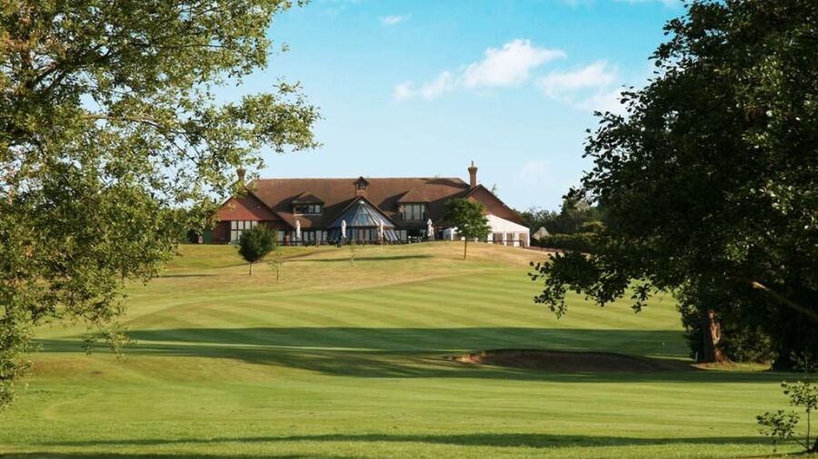 Windlesham GC: #12 & clubhouse