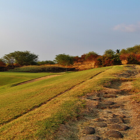 Club at Hokuli'a G.C. - 16th