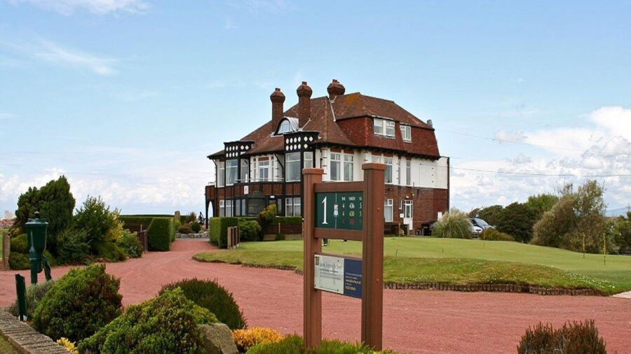 Blackpool North Shore GC: Clubhouse & putting green