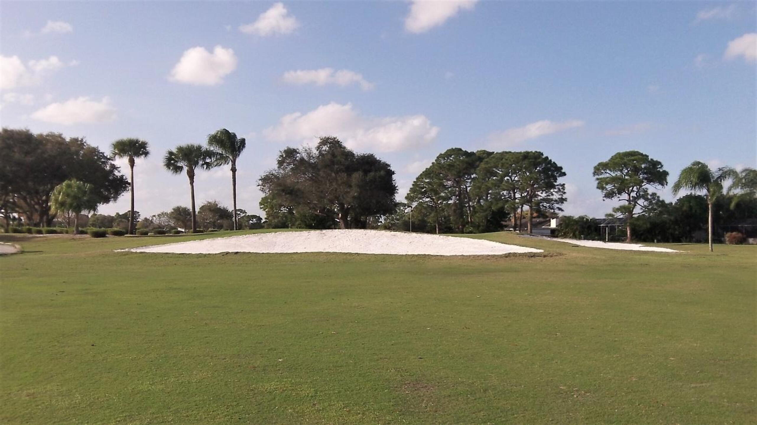 The well-defended par-4 sixth (pin to right). (Photo submitted by AptlyLinked on 01/26/2020)