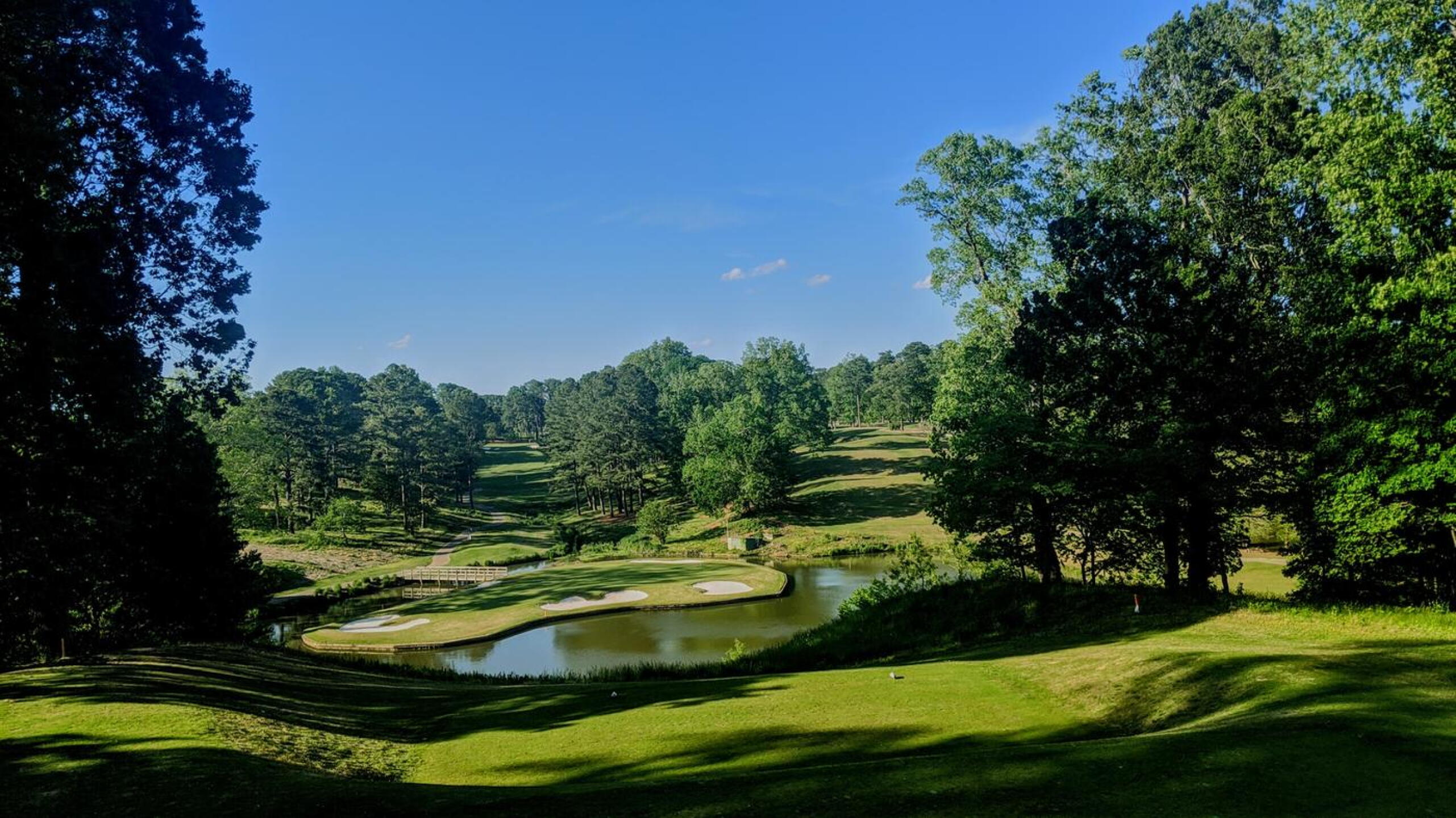 The signature par-3 16th. (Photo submitted by Back9Ben on 05/06/2020)