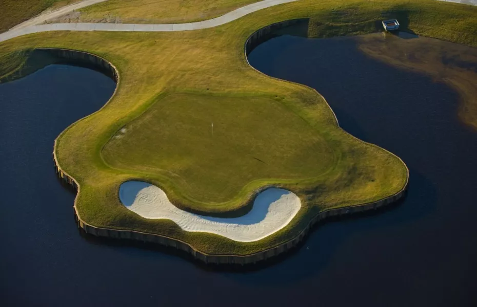 Sun 'n Lake GCC: Island green