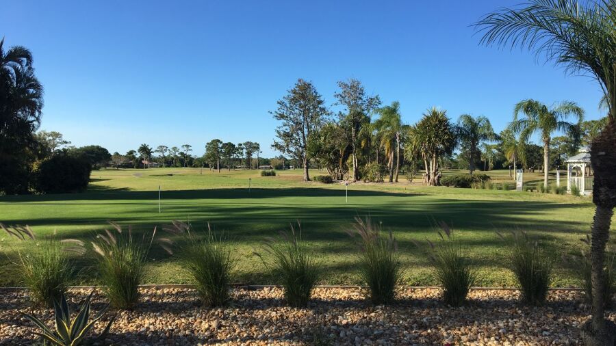 The Shores of North River GC: practice green