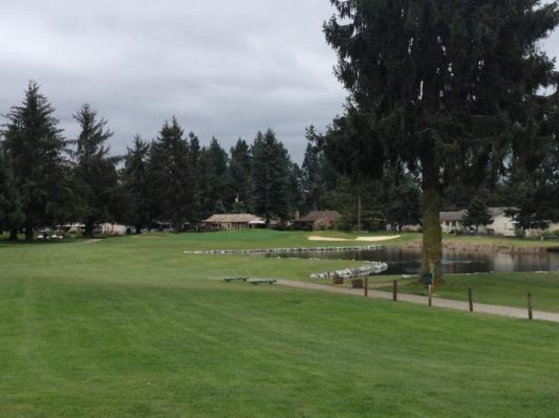 Par 3 water on the right. (Photo submitted by Spencer3502694 on 04/03/2013)