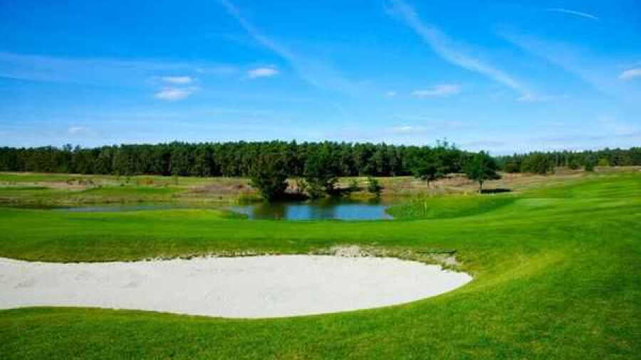 Gross Kienitz GC – Robert-Baker: #18 green
