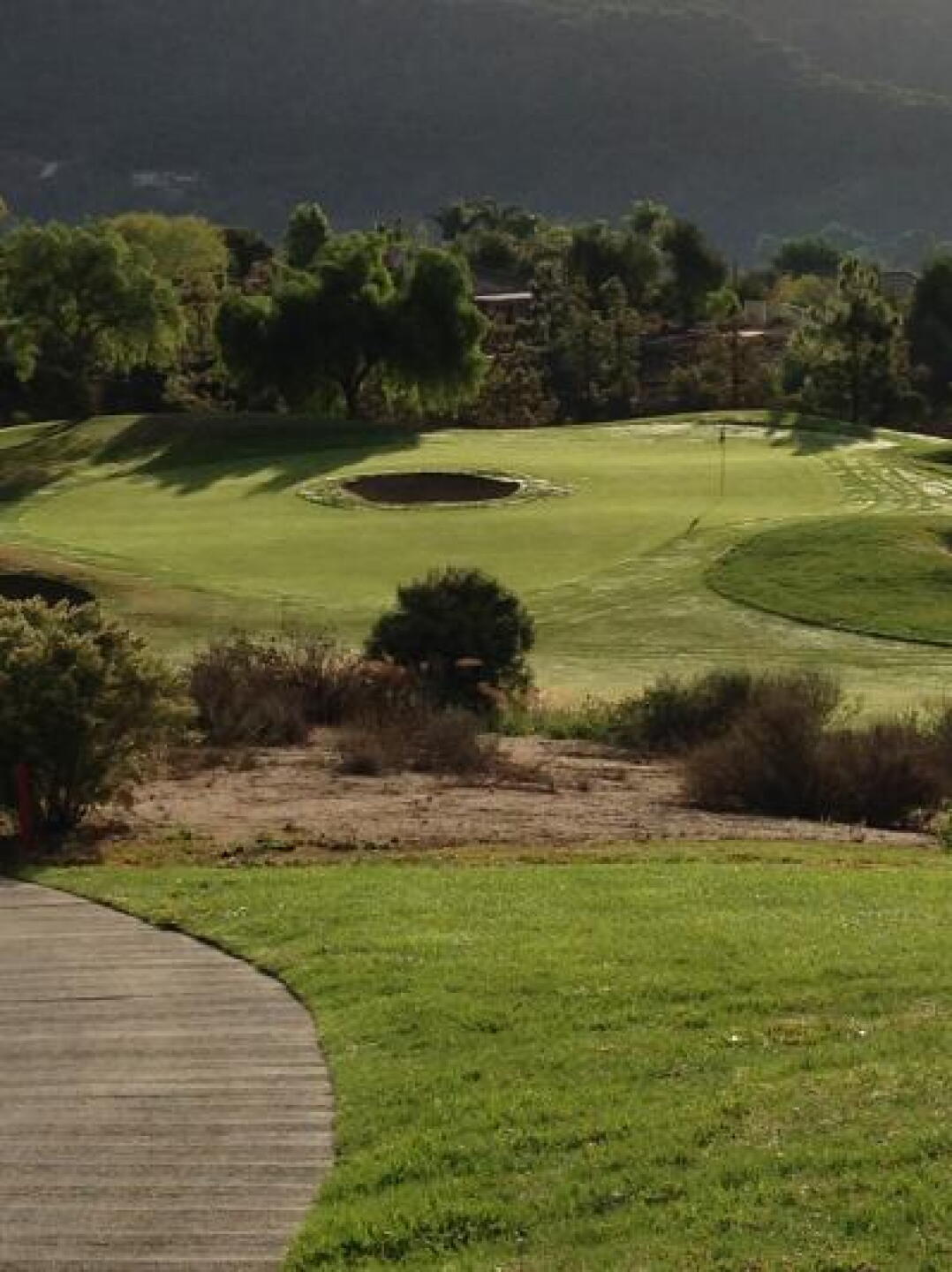 Par 3 w bunker in middle of green! (Photo submitted by PokerMovieGuy on 11/03/2014)