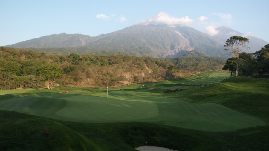 Fuego Maya Golf Course at La Reunion - hole 16
