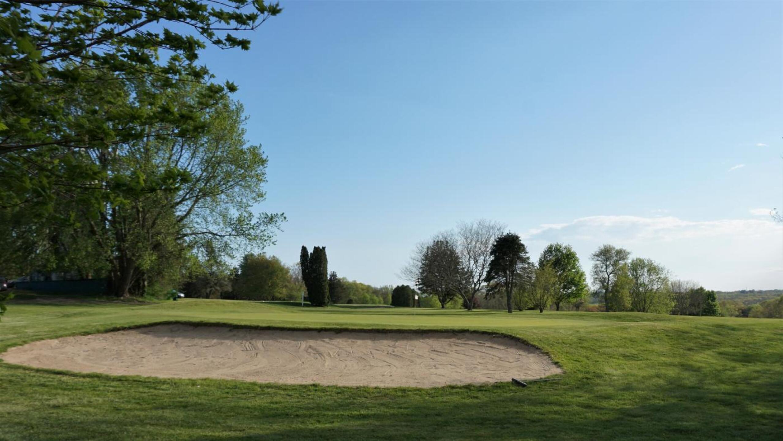 From behind the second hole: a strong uphill five-par, late afternoon. (Photo submitted by AptlyLinked on 05/15/2021)