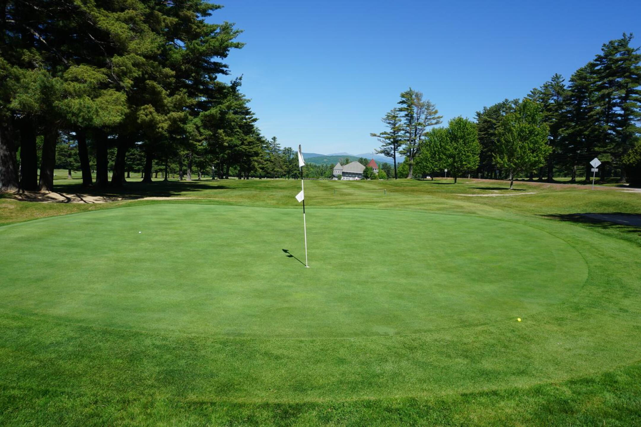 1st: Maplewood may have three signature holes, and this, I think, is one of them. It’s a straight but ever-tightening hole en route to this diminutive Ross green. (Photo submitted by AptlyLinked on 06/22/2020)