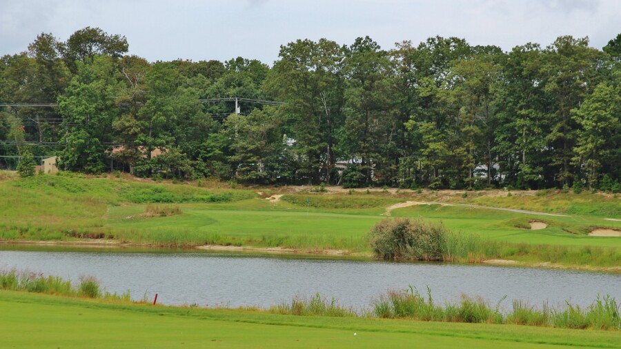 McCullough's Emerald Golf Links - hole 8
