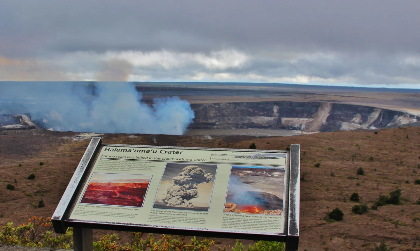 Hawaii Volcanoes National Park - smoking crater