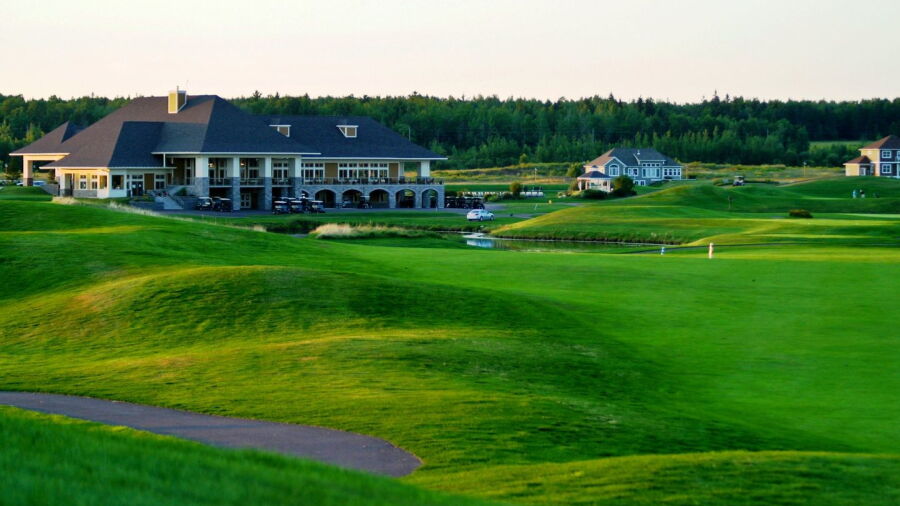 Royal Oaks GC: Clubhouse