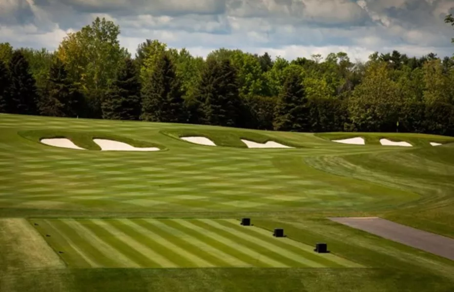 Le Club Laval-Sur-Le-Lac - Blue