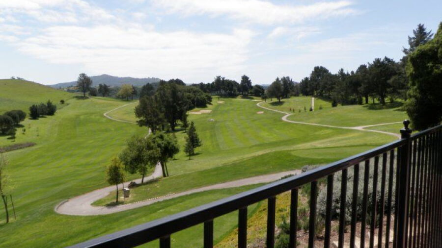 Petaluma G & CC: clubhouse terrace