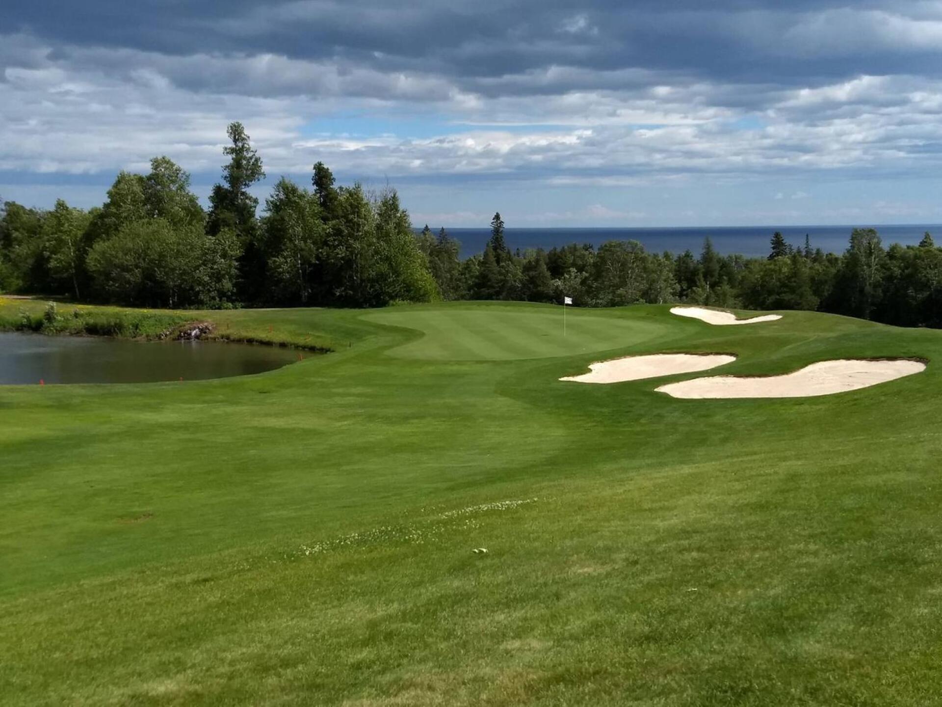 7th Hole with View of Lake (Photo submitted by 5Mike113 on 07/22/2020)