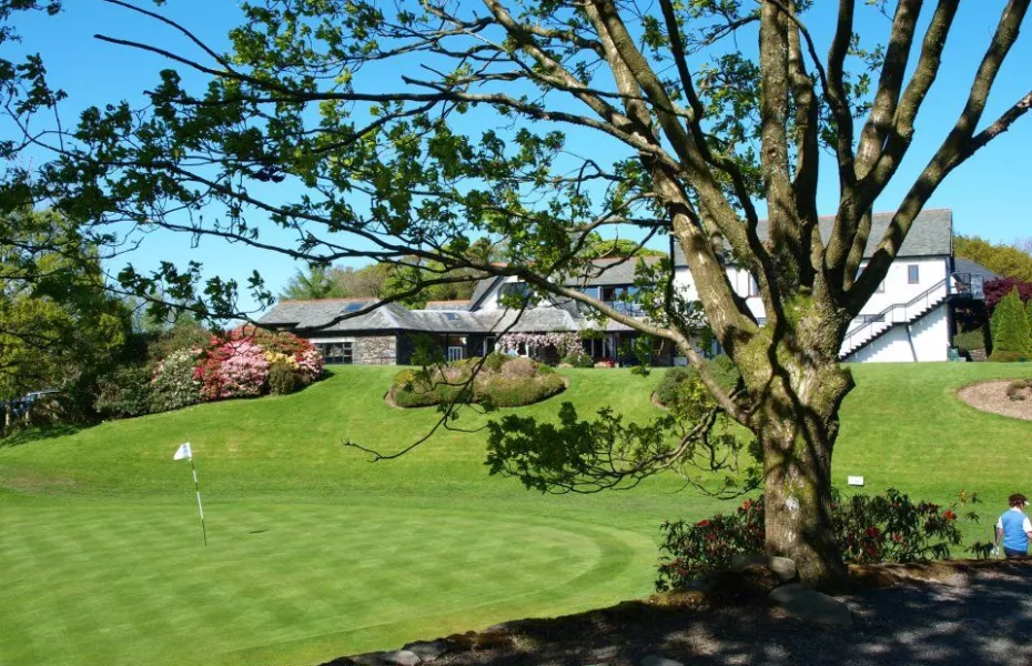 Windermere GC: #17 & clubhouse