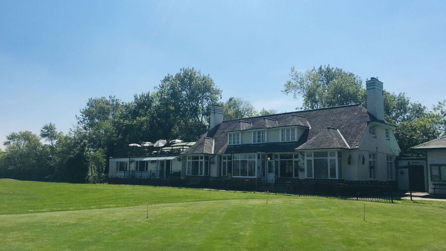 Blackpool Park GC - Stanley Park: Clubhouse & putting green