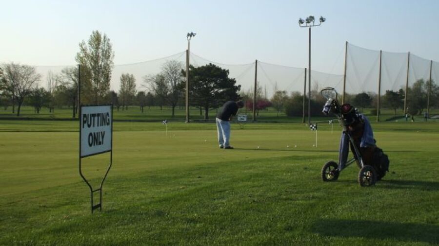 Fresh Meadow GC: Practice area