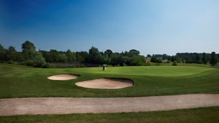 14th green and surronding bunkers at The Warwickshire