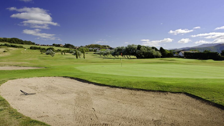 Bunkers around a green