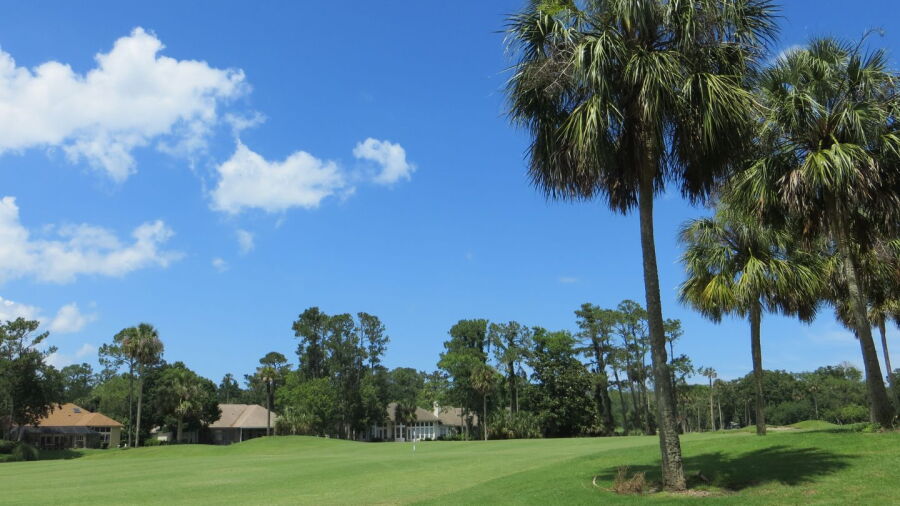 The Oak Bridge Club: 4th fairway